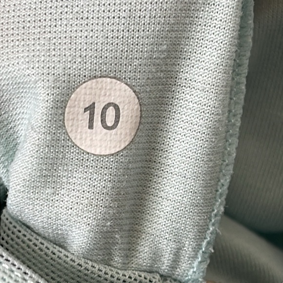 🤍 Lululemon Tank Top Womens Round Neck Racerback - Picture 4 of 4